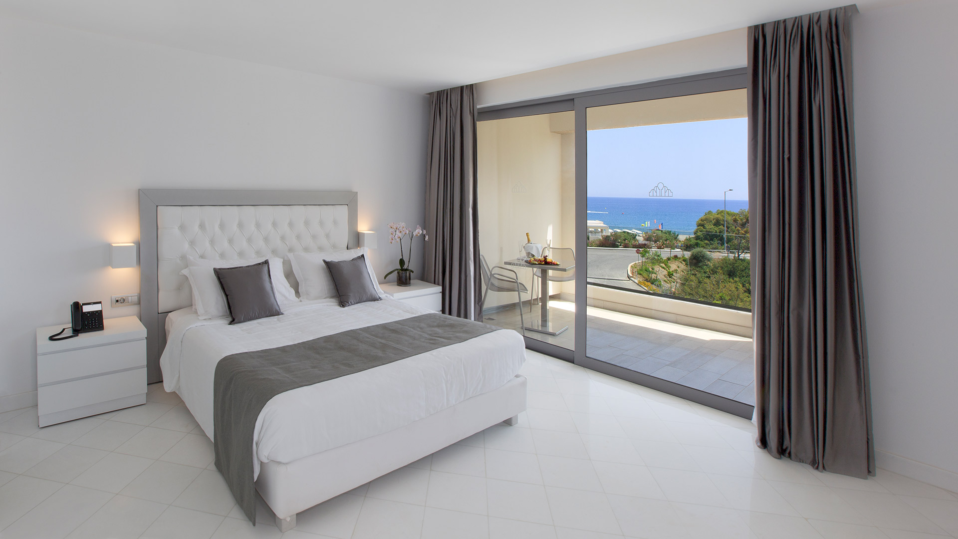 h-hotels-collection-princess-andriana-superior-suite-slider